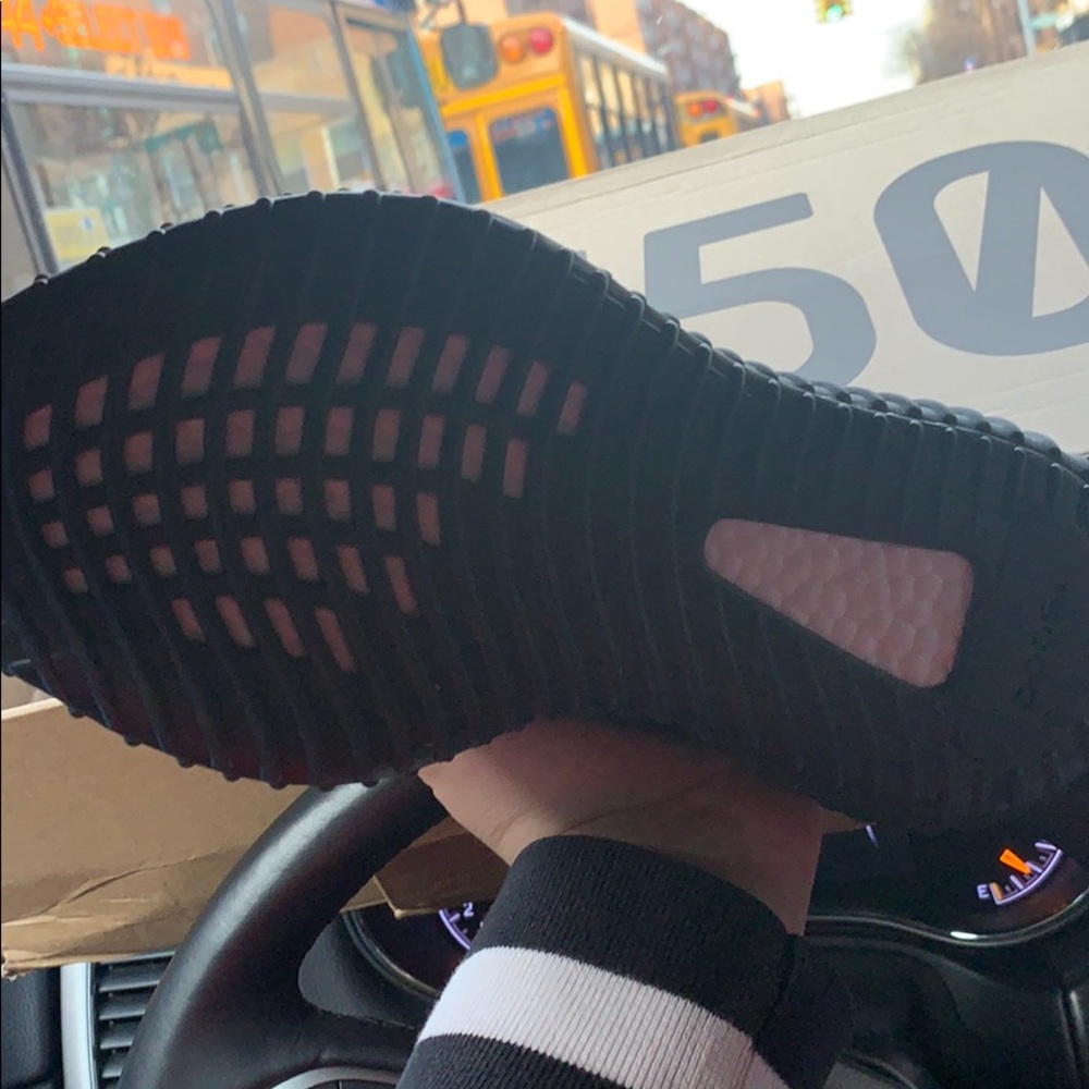 Yeezy - Picture 3 of 4